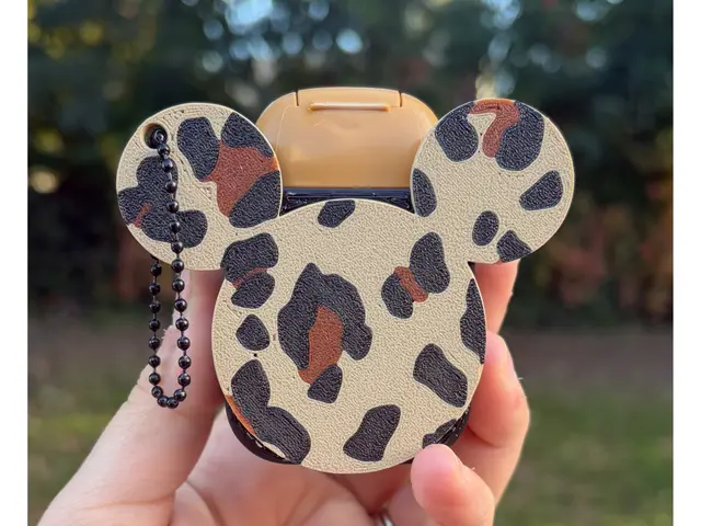 Leopard Mickey Sanitizer Holder — modelo 3D