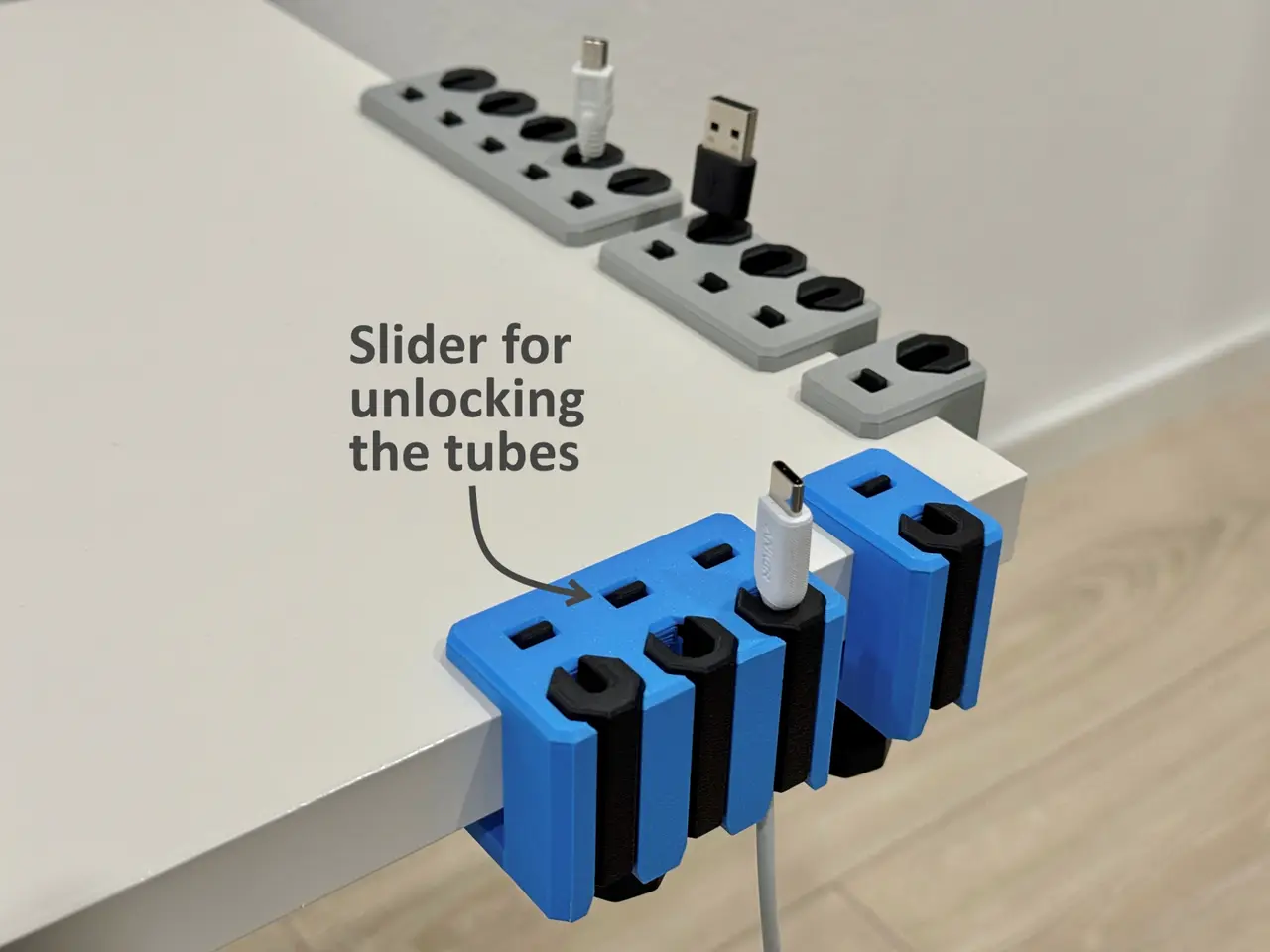 Desk cable holder / cable organizer with clamp — modelo 3D