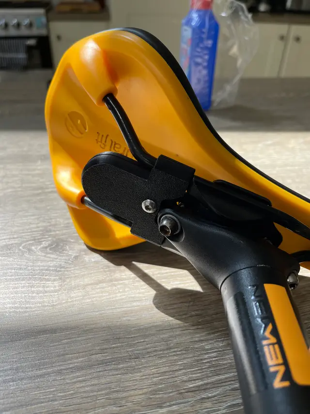 Bike Airtag holder — modelo 3D