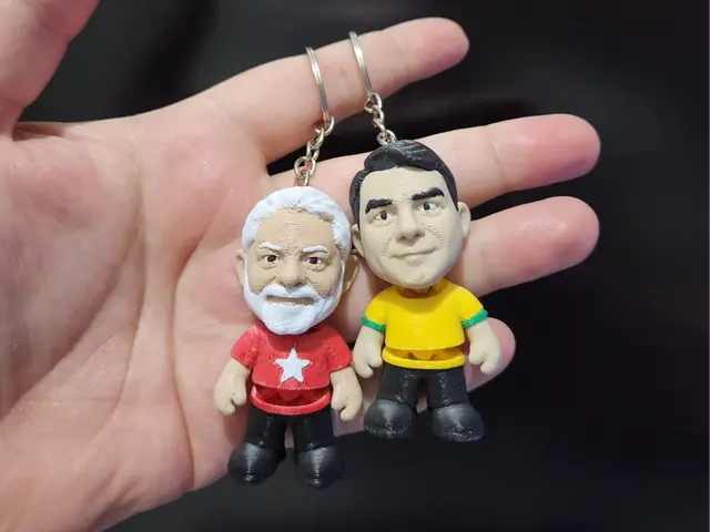 Lula e Flávio Bolsonaro - Chaveiros Articulados 3D — modelo 3D