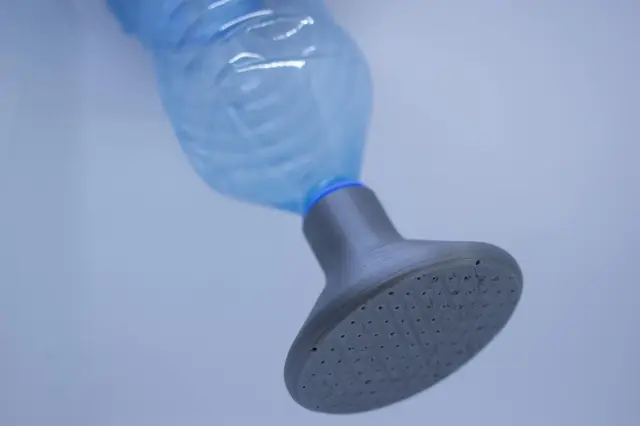 Watering can nozzle for bottle — modelo 3D