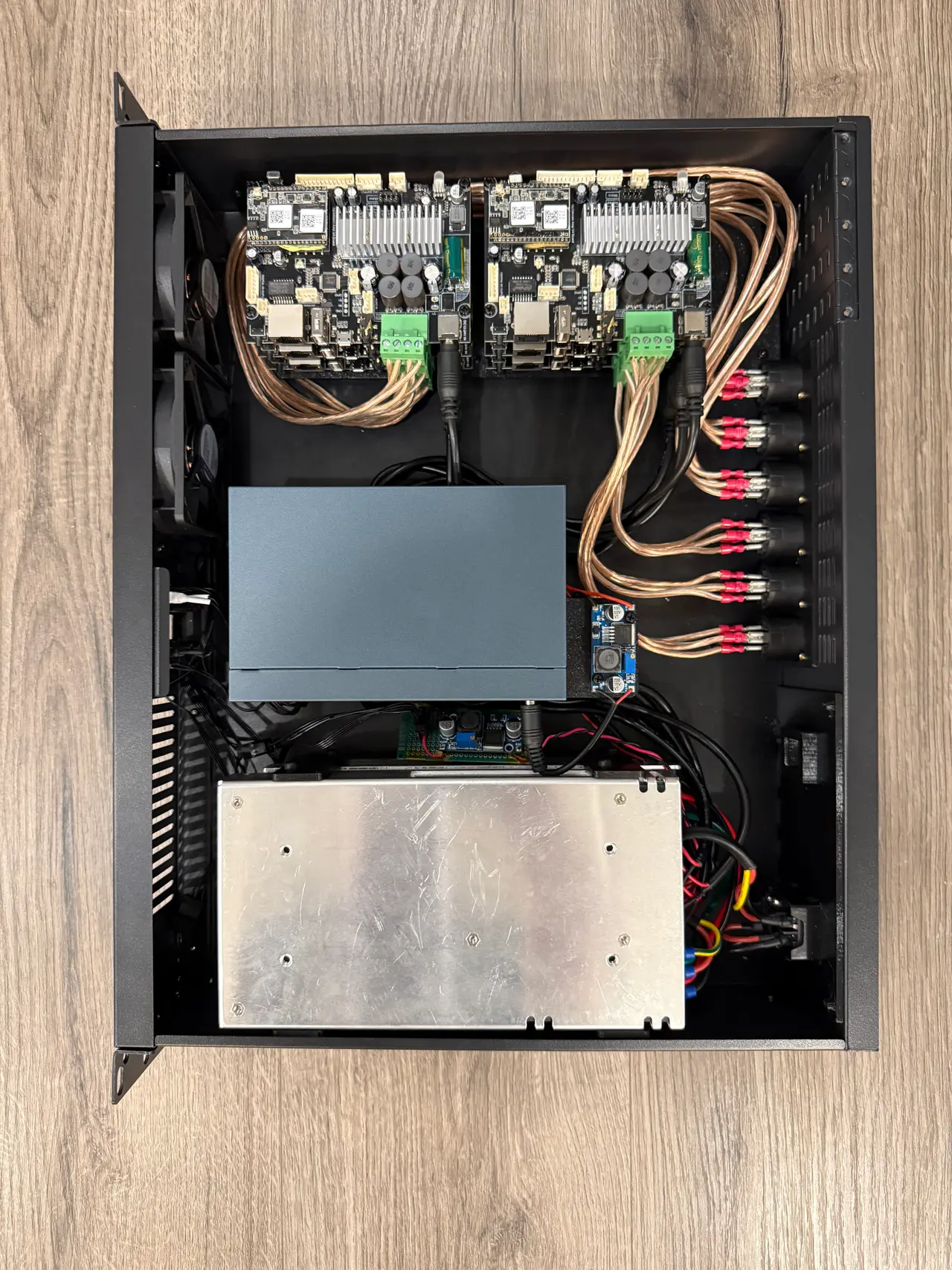 up2stream 2u chassis mounting plates — modelo 3D