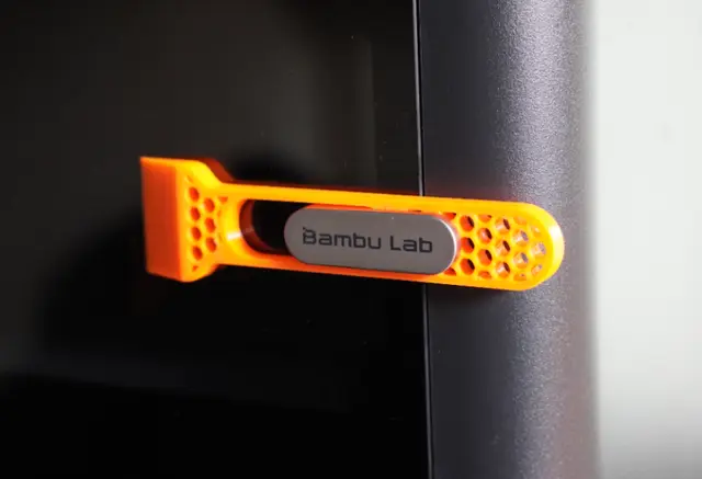 BAMBU LAB P1S / X1 / X1C DOOR HANDLE BED SCRAPER — modelo 3D