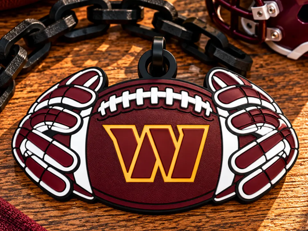 Washington Commanders Football & Gloves Hype Chain — modelo 3D