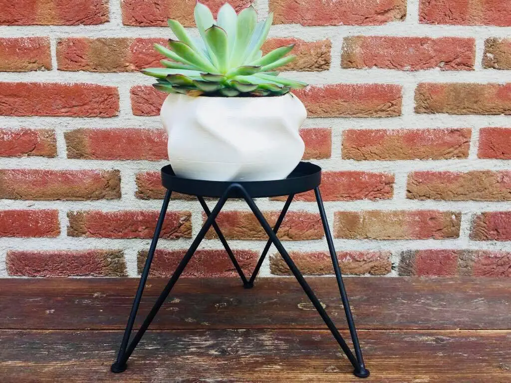 twisted flower pot — modelo 3D