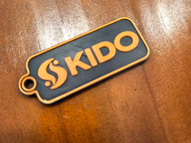 KIDO黑橙双色钥匙扣｜一体浮雕 — modelo 3D
