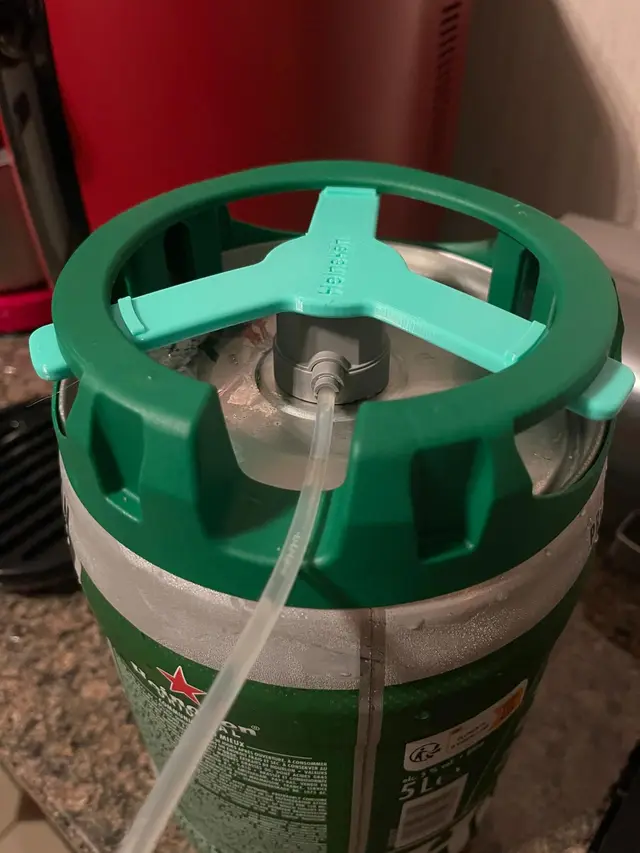 croix de fixation sur fût de 5 L Heineken — modelo 3D