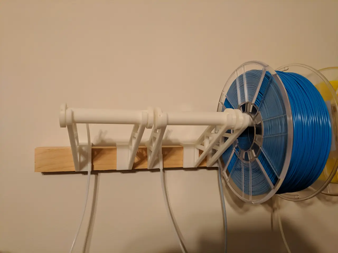 1x Anything Filament Hanging Bracket with Bowden Tube to feed any printer at any input angle — modelo 3D