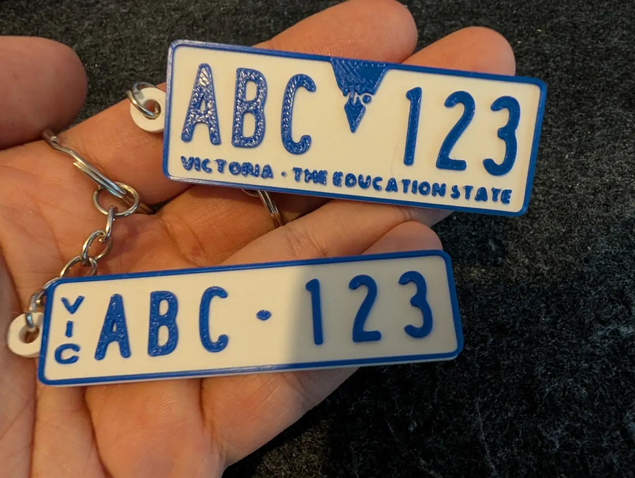 Victorian (AU) License Plate Keyring (Customisable) — modelo 3D