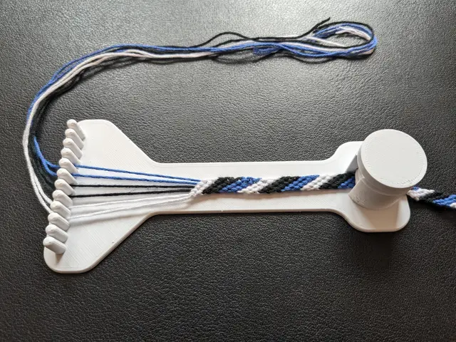 Halter für Freundschaftsbänder / friendship bracelet tool — modelo 3D
