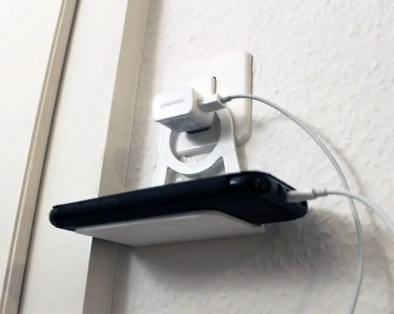 Outlet Cellphone Holder — modelo 3D