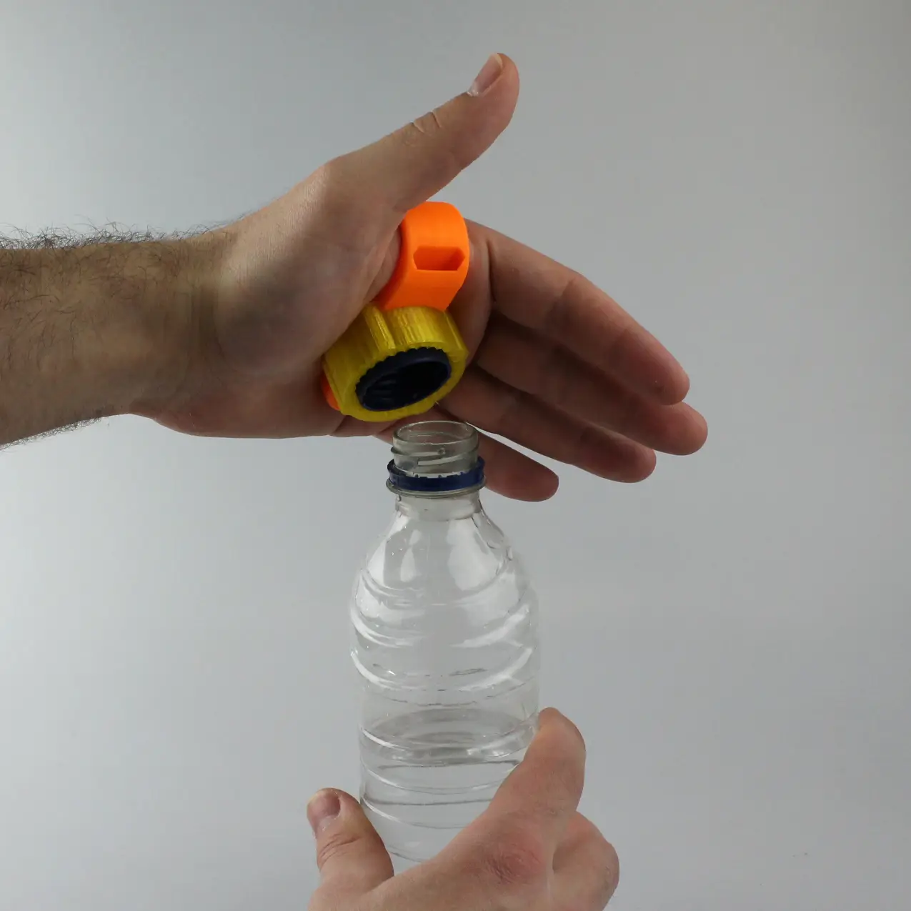 plastic bottle opener for hand support — modelo 3D