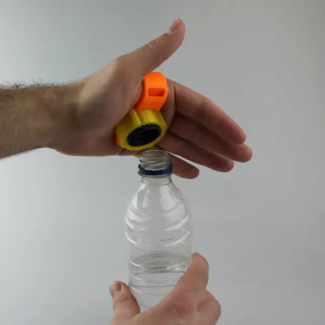 plastic bottle opener for hand support — modelo 3D
