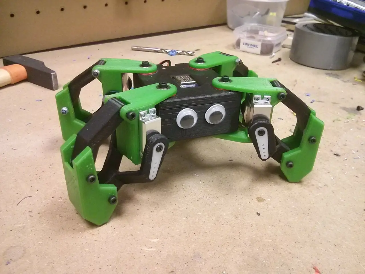 Kame: 8DOF small quadruped robot — modelo 3D