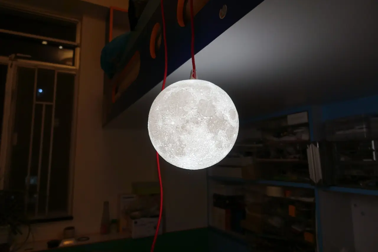 8 Inches Progressive Detail Moon Lamp with IKEA screw socket — modelo 3D