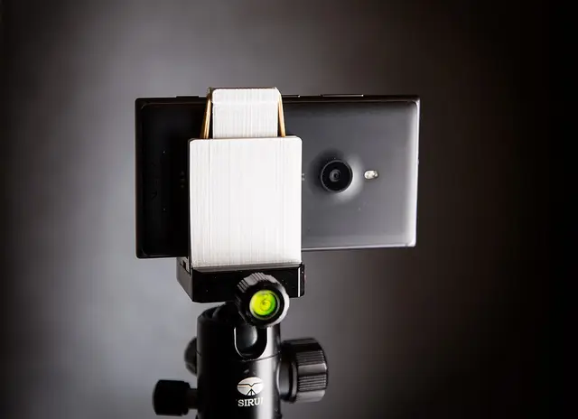 Tripod mount for mobile phone — modelo 3D