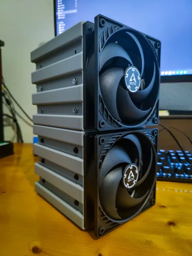 Active cooled HDD Cage (stackable) — modelo 3D