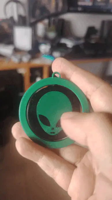 Llavero Giratorio Alien & Hoja Cannabis — modelo 3D