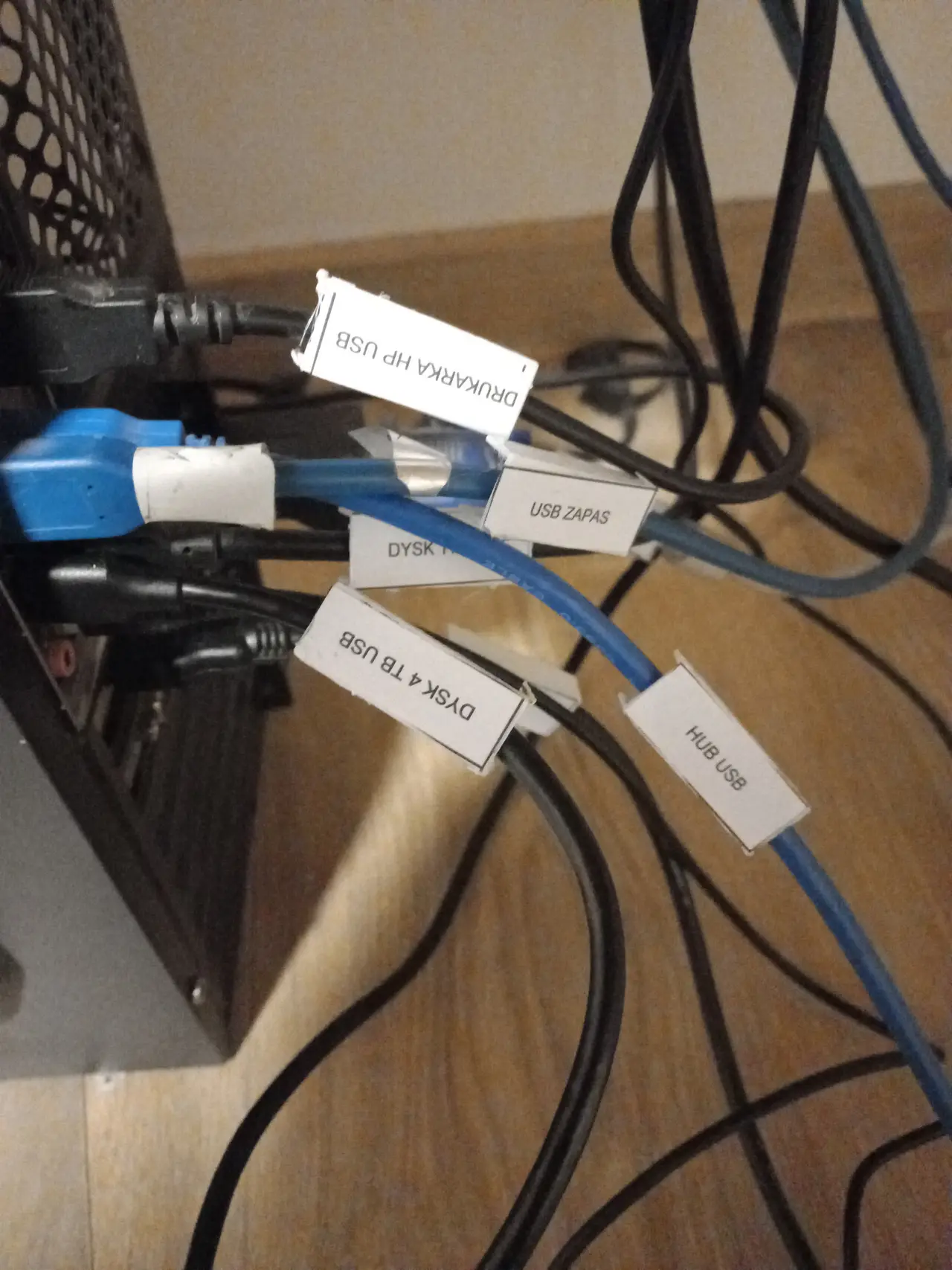 Cable label organizer — modelo 3D