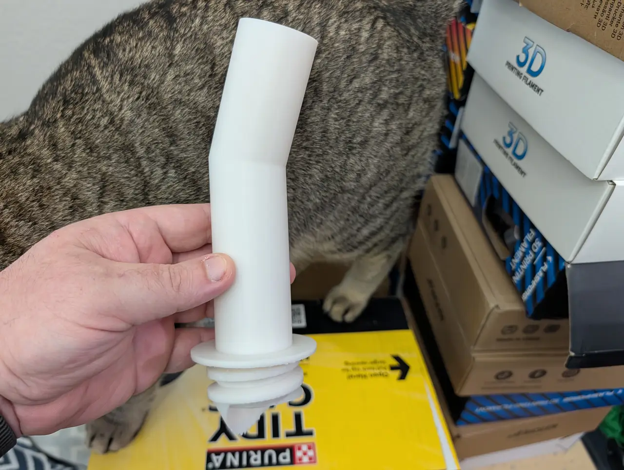 Purina Tidy Cats Cardboard Spout with Plastic Jug Cap — modelo 3D