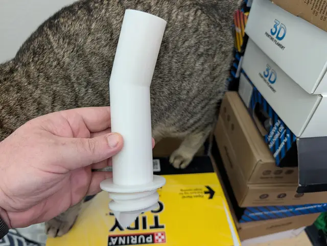 Purina Tidy Cats Cardboard Spout with Plastic Jug Cap — modelo 3D