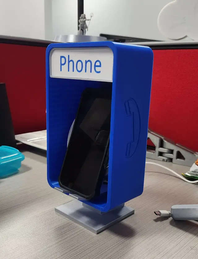 Classic Phone Booth Charger — modelo 3D