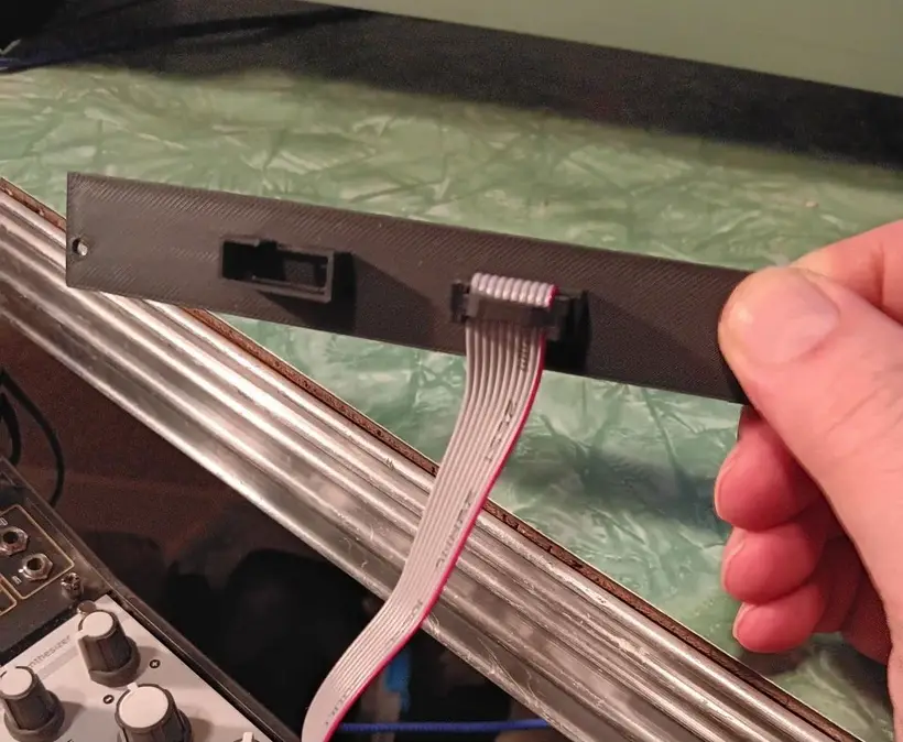 Dual Eurorack 4HP Ribbon Cable Holder — modelo 3D