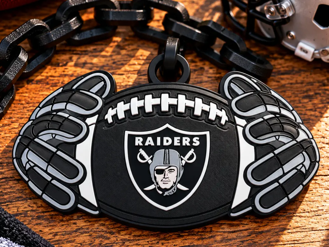 Las Vegas Raiders Football & Gloves Hype Chain! — modelo 3D