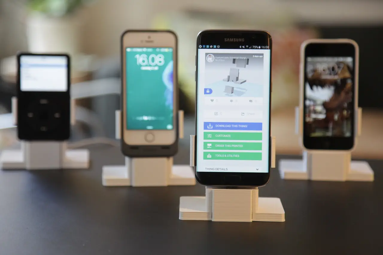 Customizable Universal Charging Dock — modelo 3D