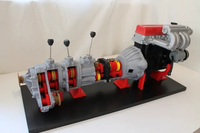 Complete working model, 4 cylinder engine, transmission, and transfer case. Educational Toy — modelo 3D
