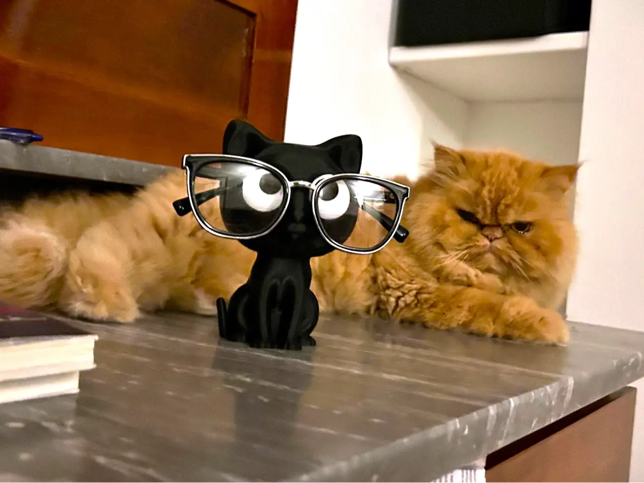 Cat eyeglass holder — modelo 3D