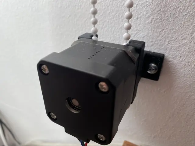 Minimalistic Motorized Roller Blinds - NEMA 17 stepper motor gear and mount — modelo 3D
