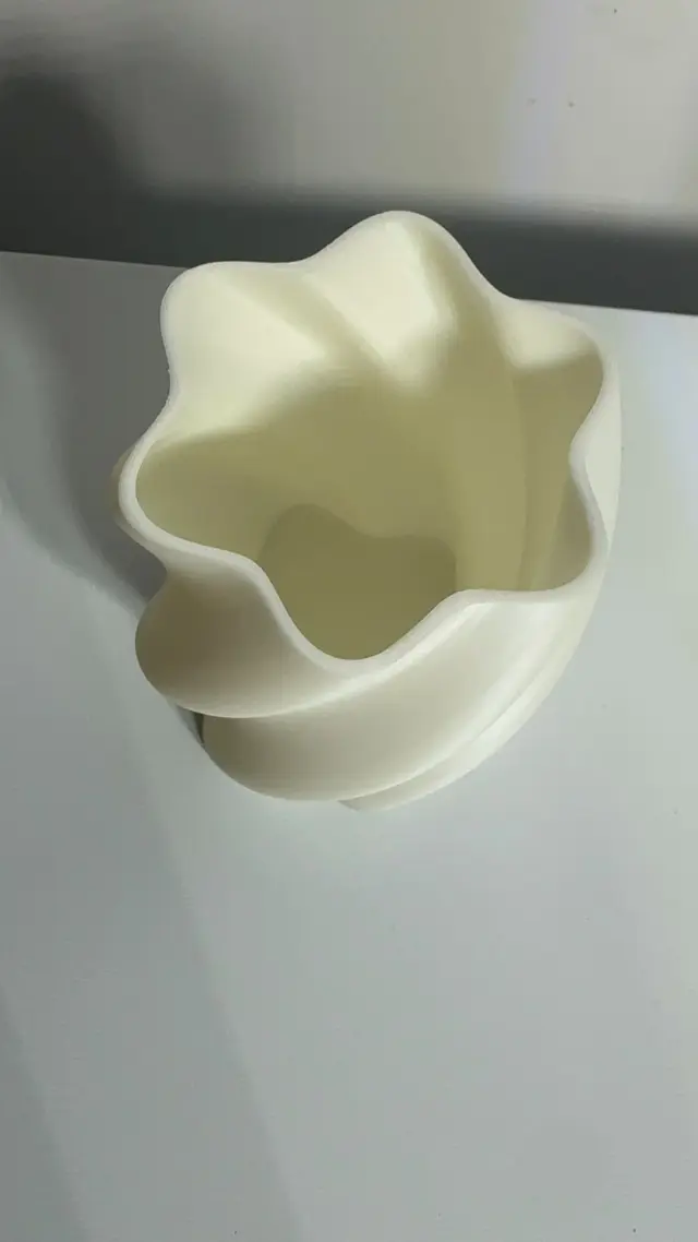 Twistwave Cup – Twisted 6-Point Desk Cup (No Supports) — modelo 3D