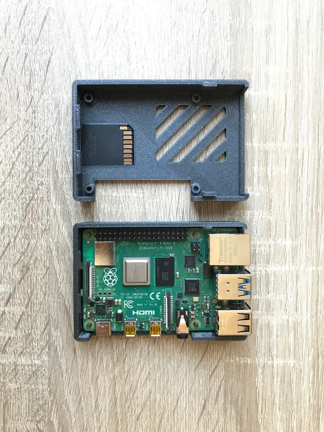 Raspberry Pi 4 case — modelo 3D