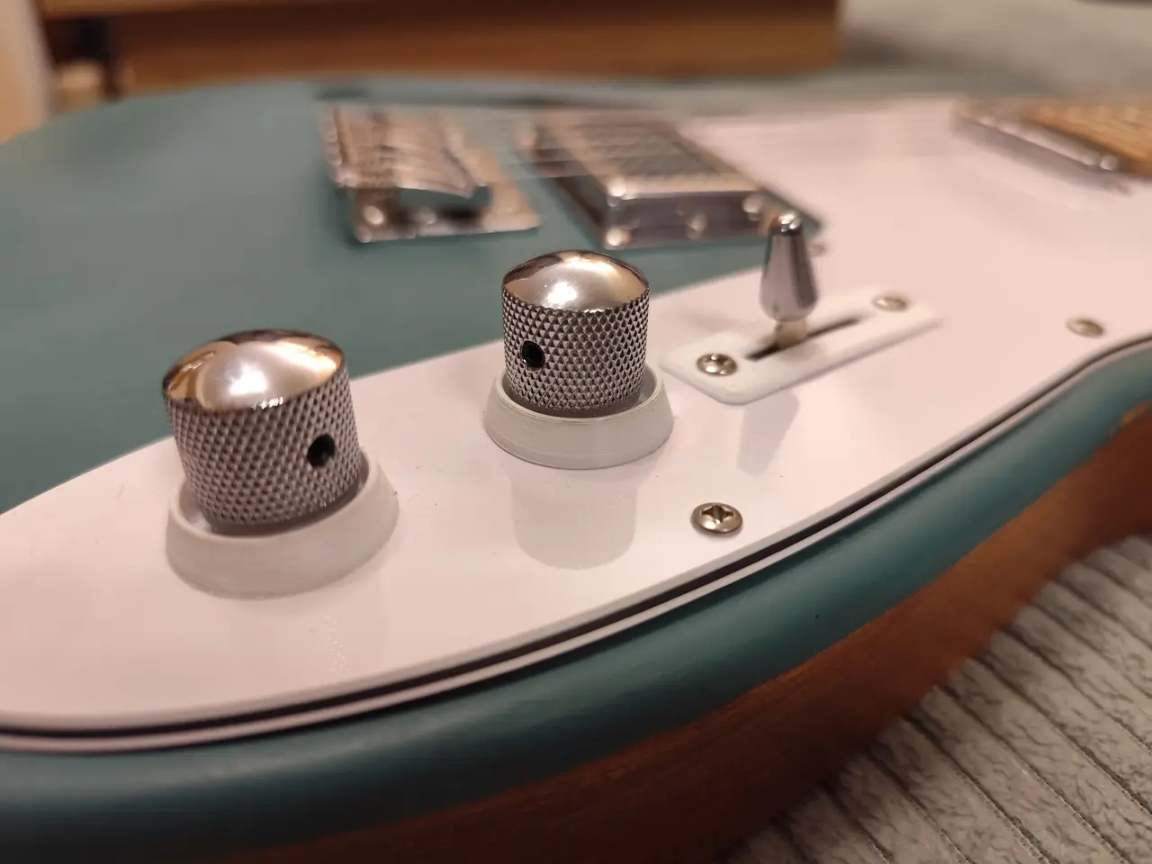 Guitar potentiometer and switch covers — modelo 3D