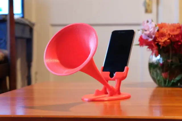 GRAMiPhone - iPhone 6 Gramophone Horn — modelo 3D