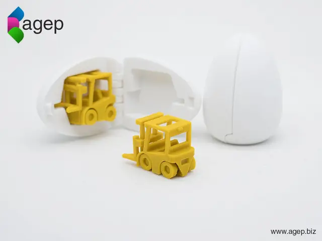 Surprise Egg #2 - Tiny Fork Lift — modelo 3D