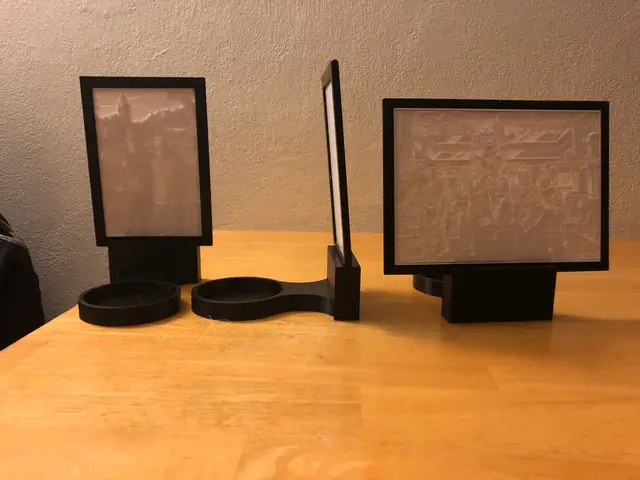 Lithophane Stand with 3" Candle Holder, 4x6 photo frame, and 5x7 photo frame. — modelo 3D