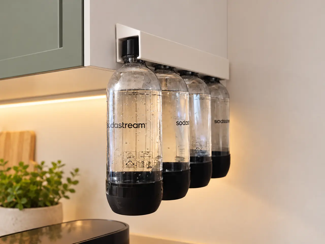SodaStream Bottle Holder – Side-Mounted Storage Rail for 4 Bottles — modelo 3D