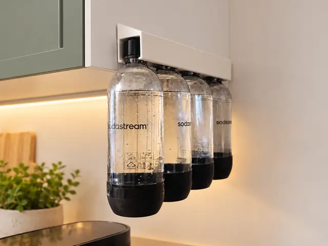 SodaStream Bottle Holder – Side-Mounted Storage Rail for 4 Bottles — modelo 3D