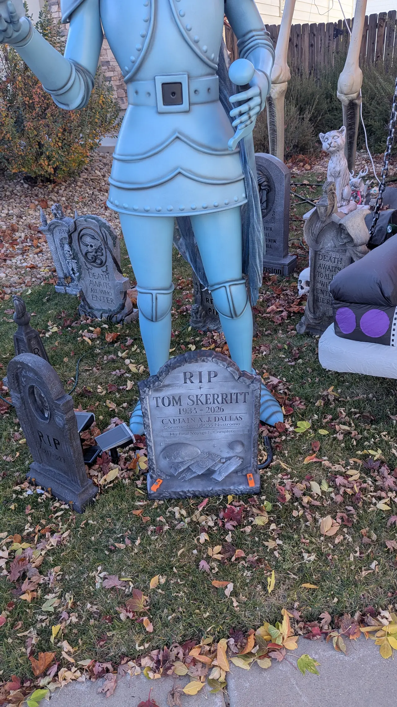 Tom Skerritt tribute headstone — modelo 3D
