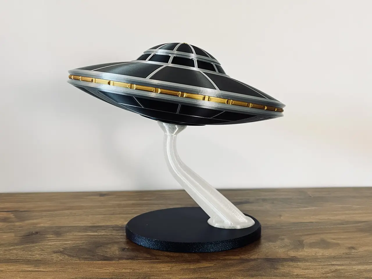 Flying Saucer and Base — modelo 3D