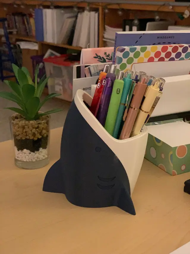 Shark Pencil Holder — modelo 3D