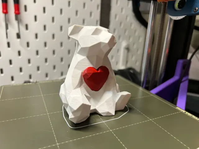 Bear with Heart - Low Poly — modelo 3D