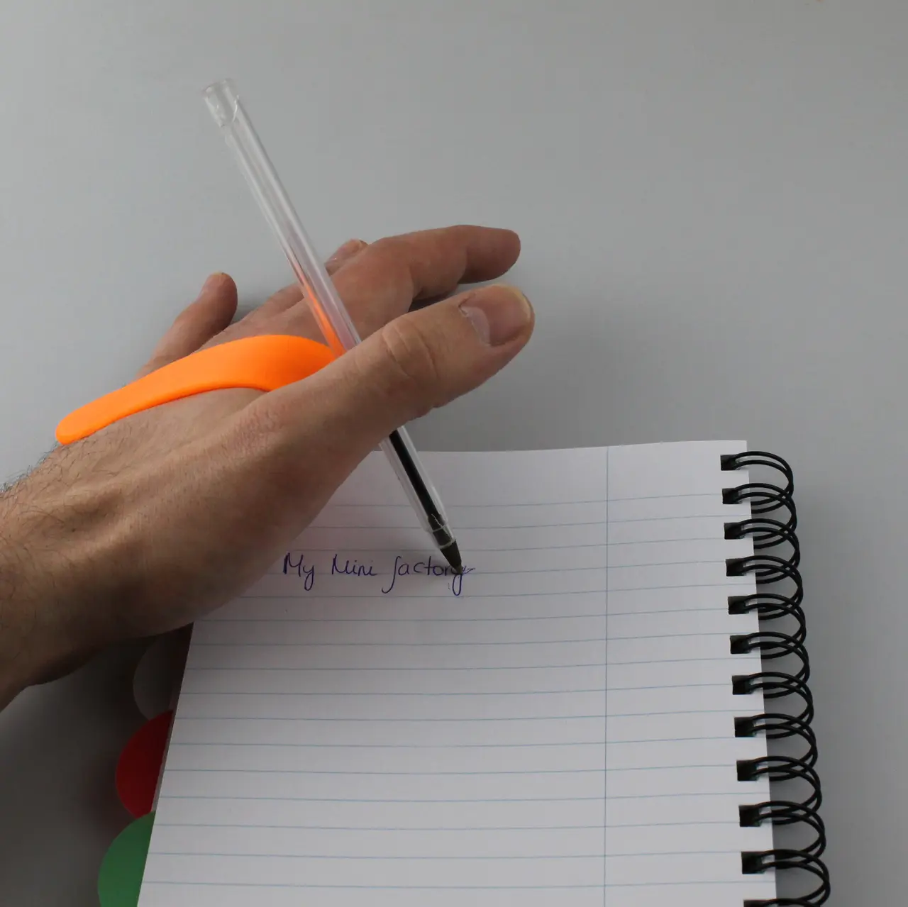 Pen holder for hand support — modelo 3D