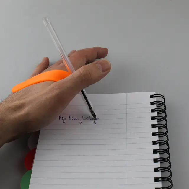 Pen holder for hand support — modelo 3D