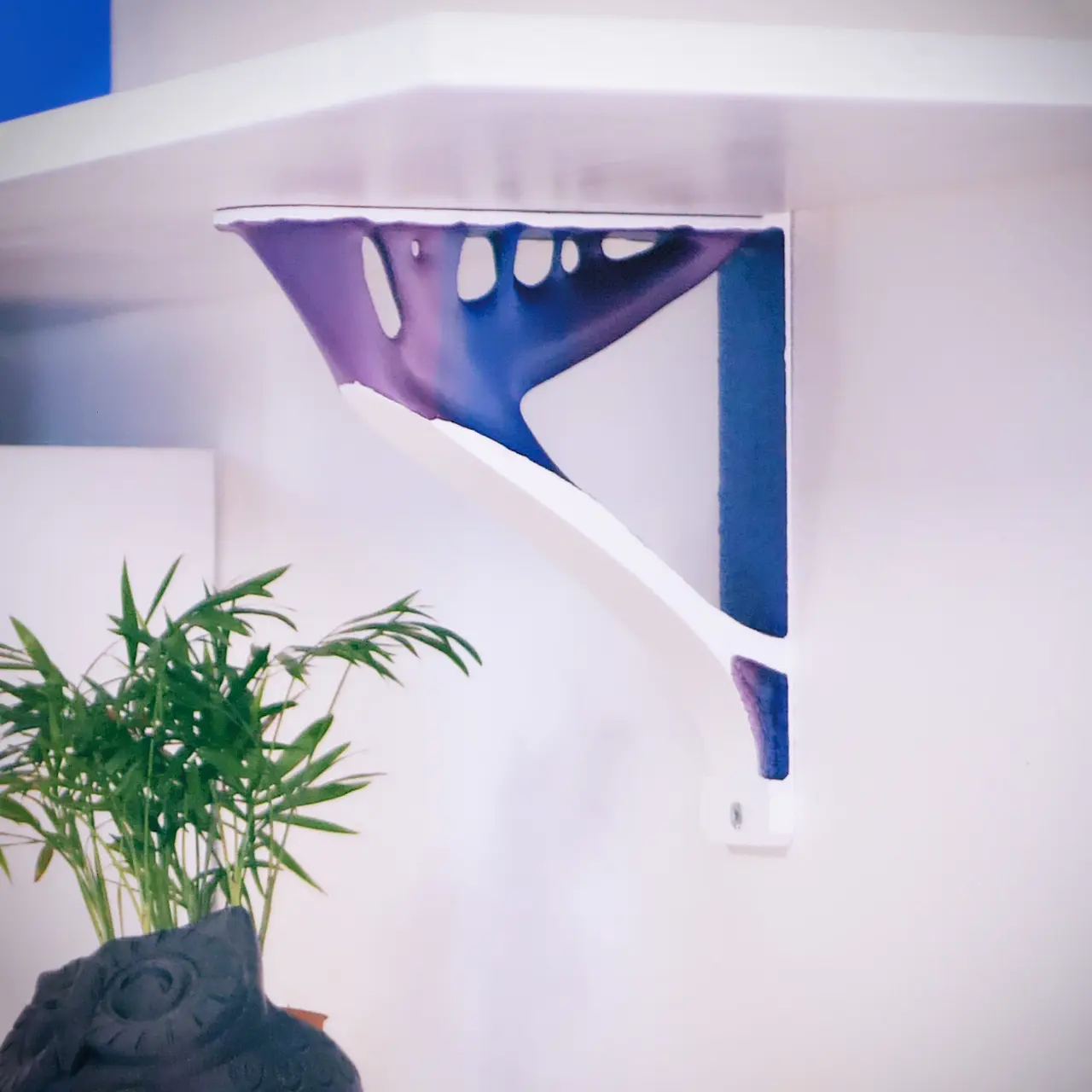 Topology optimized shelf bracket - holds over 80kg each — modelo 3D