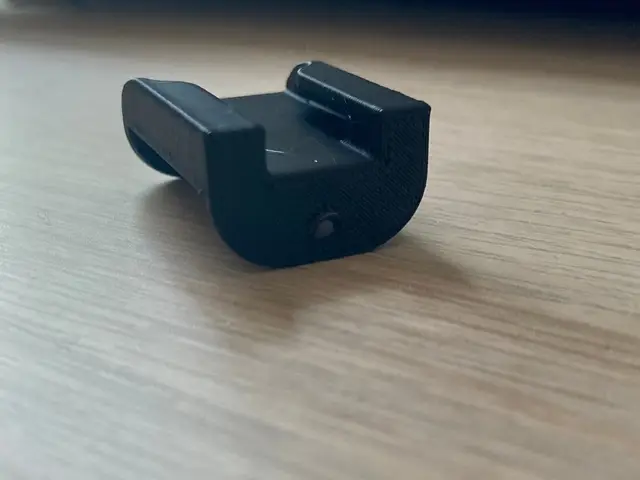 Voigtlander Bessa II clipon coldshoe adapter — modelo 3D