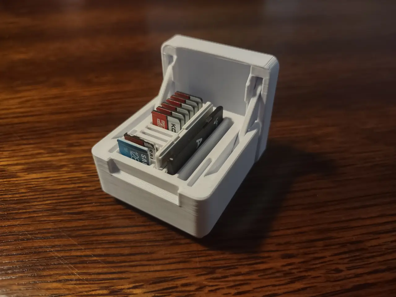 Hinged SD / microSD Card Box - Gridfinity compatible, latching, print-in-place — modelo 3D