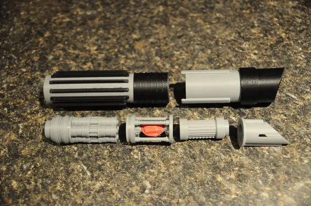 Lightsaber with internal components mega project! — modelo 3D